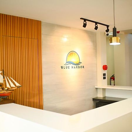 Blue Harbor Hotel Calapan Buitenkant foto